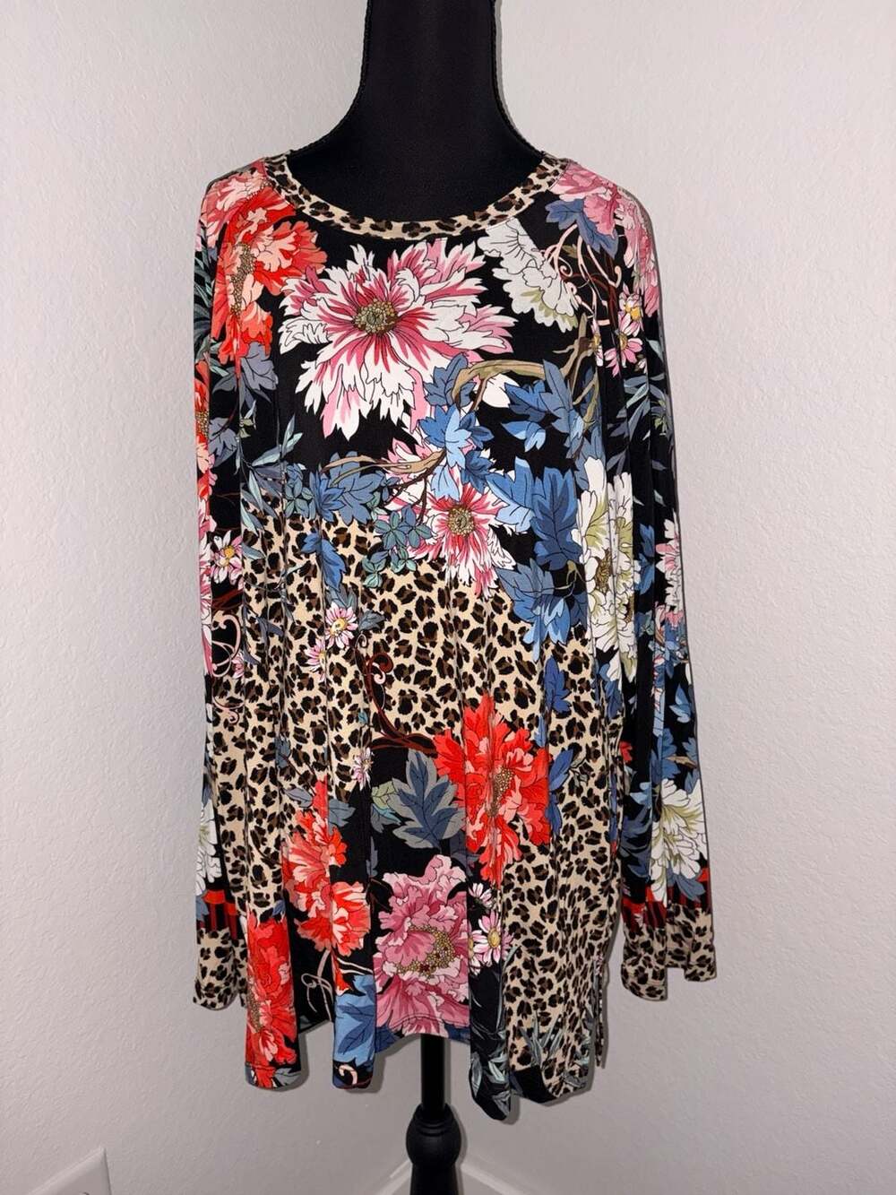 Johnny Was Ontari Printed Long Sleeve Slim Raglan Tee 2X Floral Leopard